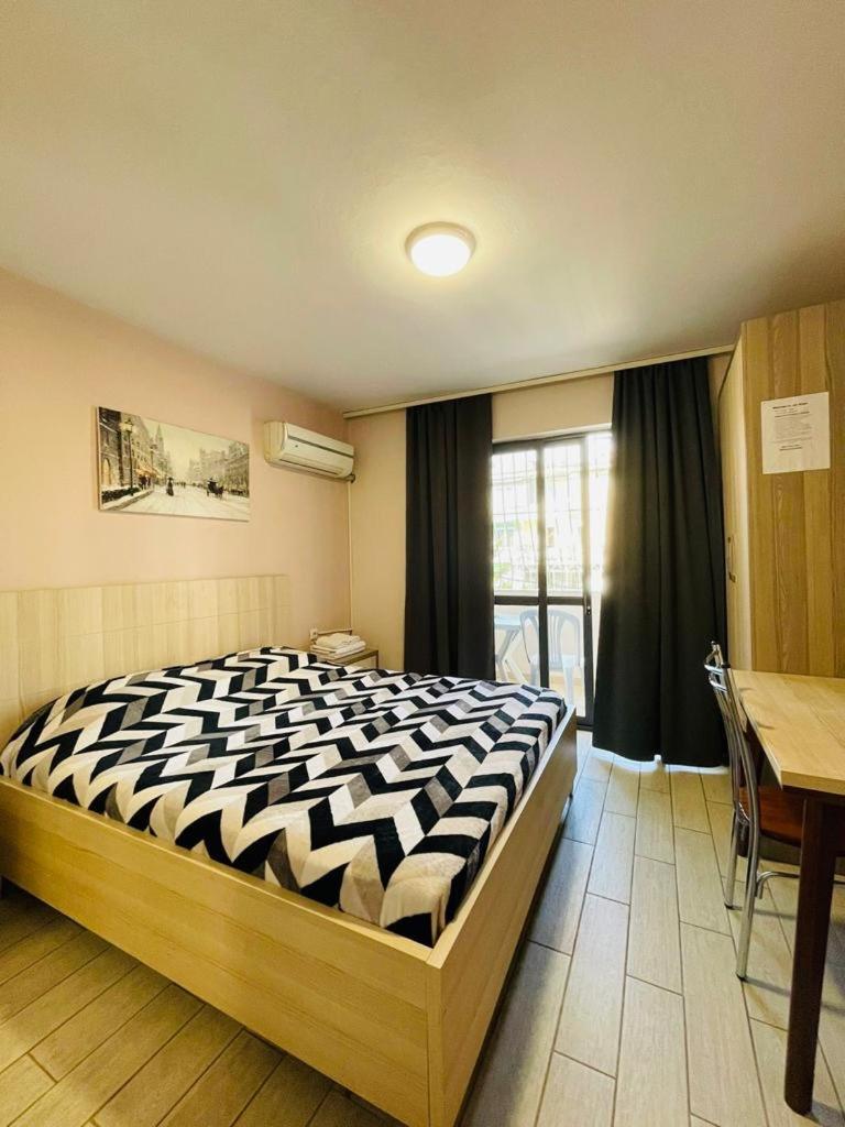 Urban Life Tirana- Economy Rooms エクステリア 写真